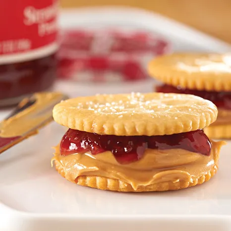 Bánh Quy Mặn Ritz Original Crackers - Hộp 61.6 Oz